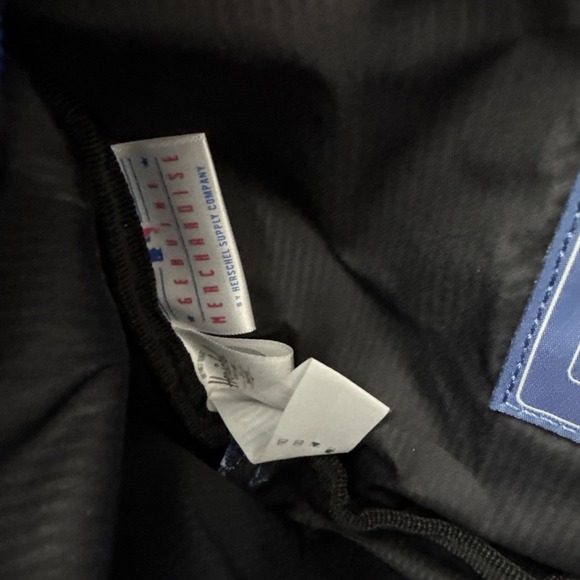 MLB Chicago Cubs Herschel Co. Blue Fanny Pack‎ All Over Logo Print - Picture 9 of 12